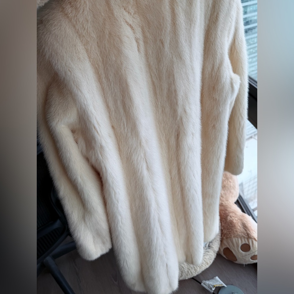 Elegant Ivory Mink Fur Coat -S/M - Picture 16 of 17
